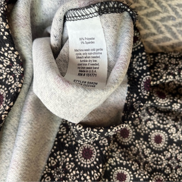 Le Lis Black and White Geometric Pencil Skirt - Picture 10 of 10